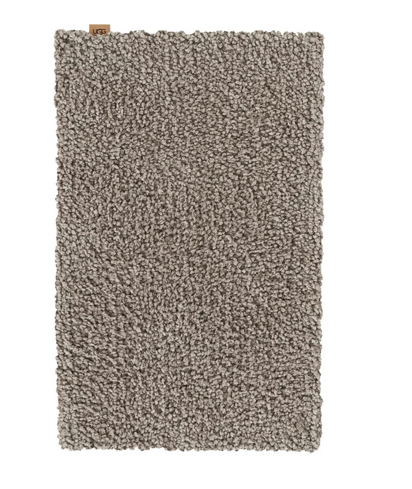 UGG® Chaz 2'3 x 3'8 Shag Accent Rug in Cashew
